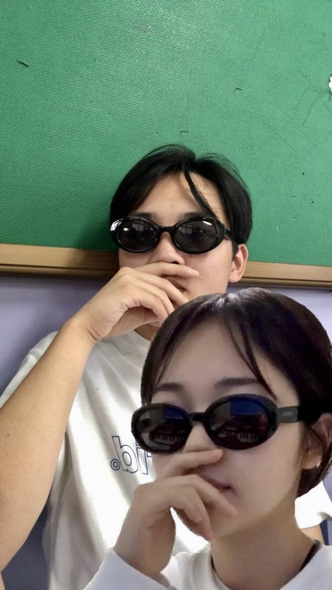 ‘ㄱㄴ댄스’ 등으로 MZ세대 대표 아이콘으로 떠오른 가수 미노이를 따라한 학생. [의정부고등학교 학생자치회 페이스북]