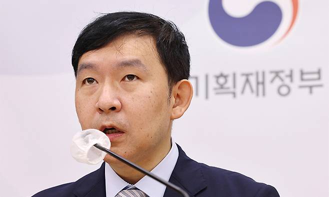 이승한 기획재정부 경제분석과장이 20일 세종시 정부세종청사에서 최근 경제동향을 발표하고 있다. 연합뉴스