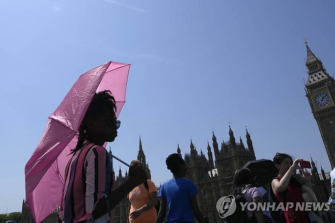 사상 최고 기온 기록한 런던 [AP 연합뉴스 자료사진. 재판매 및 DB 금지]