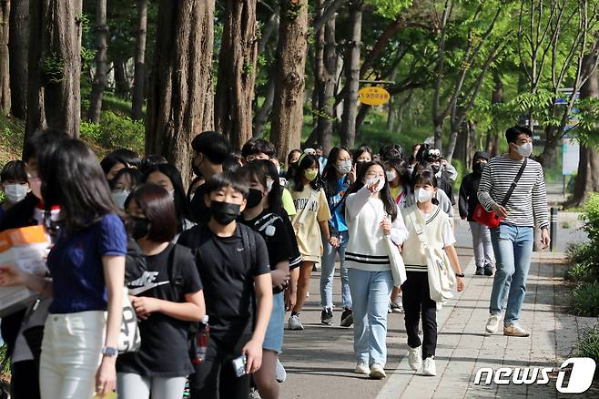 한 초등학교 6학년 학생들이 수학여행을 떠나고 있다. (사진은 기사 내용과 무관함) © News1 황희규 기자