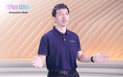 Win-Win·Huawei Innovation Week의 Carrier Cloud Transformation Summit에서 연설하는 펑 송 사장