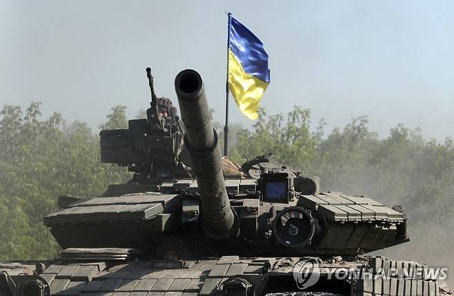 동부 돈바스 전투에 나선 우크라이나 전차 [AFP 연합뉴스 자료사진. DB 및 재판매 금지]