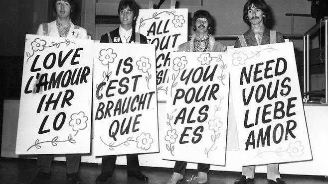 언어간 전환이 빠르게 이루어지다 보면, "언어 간섭"이 생길 수 있다. 이 간섭은 단어뿐만 아니라 발음과 문법에서도 나타날 수 있다