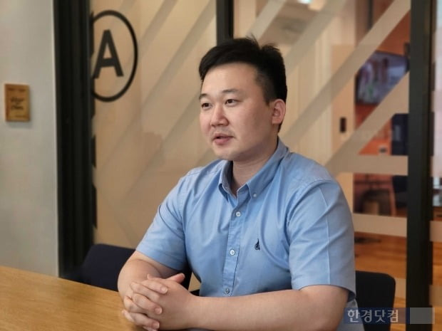 예창완 카사 대표가 서울 강남구에 있는 카사 본사에서 인터뷰를 하고 있다. 사진=이송렬 기자.