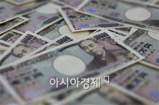 엔저의 효과를 누리고 있는 일본을 상징하는 엔화 1만엔권 지폐. 사진=아시아경제