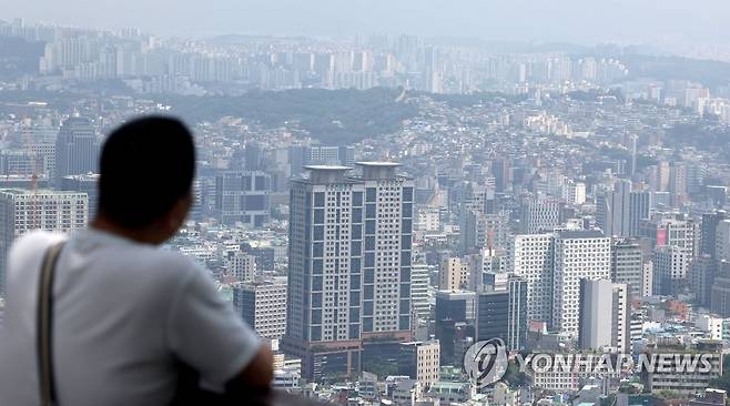 남산에서 바라본 서울 시내 주택 단지 등 부동산의 모습. [연합뉴스 자료사진]