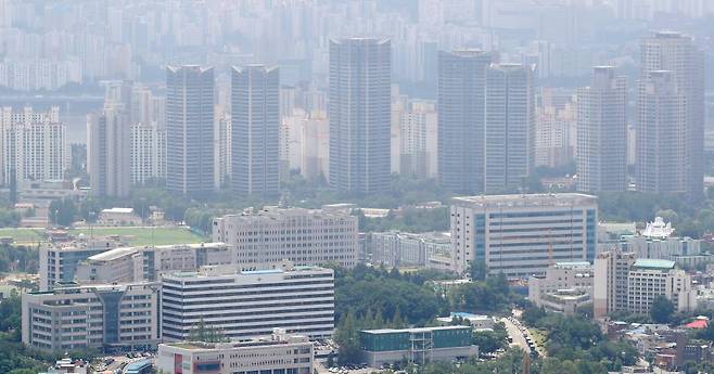 [서울=뉴시스] 김진아 기자 = 15일 서울 용산구 일대 아파트. 2022.07.15.