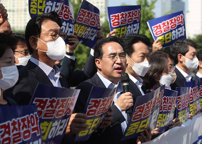 박홍근 더불어민주당 원내대표가 26일 오전 서울 용산구 대통령 집무실 인근에서 열린 ‘윤석열 정권 경찰장악 규탄’ 기자회견에서 발언하고 있다.(사진=연합뉴스)