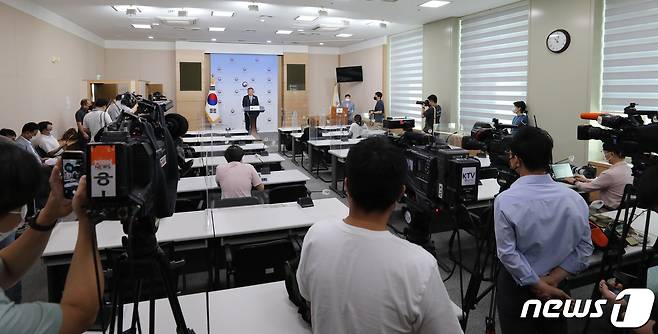 이상민 행정안전부 장관이 25일 서울 종로구 정부서울청사 별관에서 경찰국 신설 관련 총경회의에 대한 행안부 입장을 밝히고 있다. 2022.7.25/뉴스1 © News1 박지혜 기자