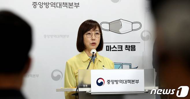 백경란 질병관리청장이 19일 오전 충북 청주시 흥덕구 오송읍 질병관리청에서 코로나19 예방접종 피해보상 지원 내용을 발표하고 있다. 2022.7.19/뉴스1 © News1 김기남 기자