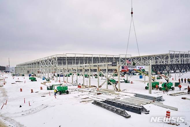 [서울=뉴시스] GM(제너럴모터스)와 LG의 합작법인 얼티엄셀즈의 오하이오 로즈타운 공장으로, 내년 완공될 예정이다. (사진=한국지엠 제공)