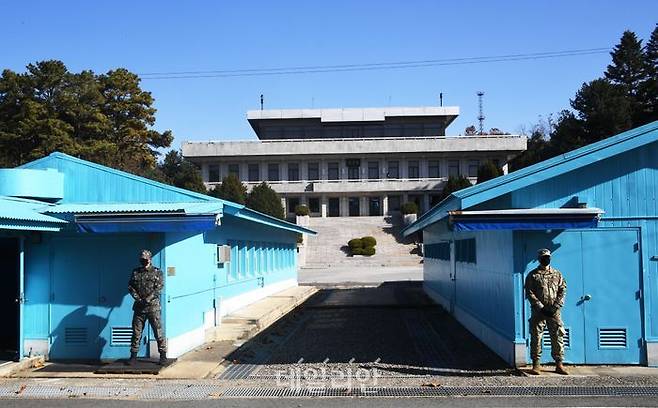 판문점에서 유엔사 장병들이 비무장 상태로 경계근무를 하고 있다(자료사진). ⓒ사진공동취재단