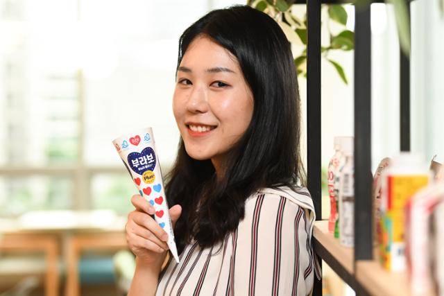 21일 서울 중구 빙그레 본사에서 해태아이스크림 부라보콘 홍보영상을 기획 및 제작한 전혜성 프로가 제작 과정을 얘기하고 있다. 김하겸 인턴기자