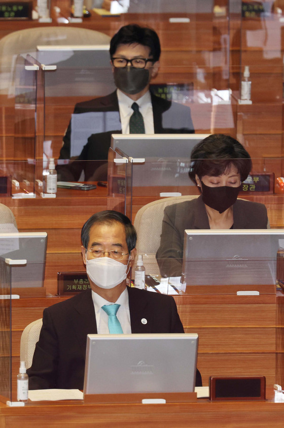 한덕수 국무총리가 27일 서울 여의도 국회에서 열린 교육·사회·문화 대정부질문에 출석해 있다. /사진=뉴스1