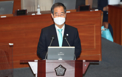 한덕수 국무총리가 27일 오후 국회에서 열린 교육·사회·문화 분야 대정부질문에서 답변하고 있다. ⓒ연합뉴스