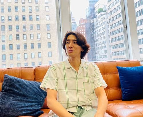 뉴욕서 인터뷰하는 잔나비 최정훈 (뉴욕=연합뉴스) 강건택 특파원 = 밴드 잔나비 리더 최정훈이 26일(현지시간) 미국 뉴욕시 뉴욕한국문화원에서 연합뉴스 등과 인터뷰하고 있다. 2022.7.26. firstcircle@yna.co.kr