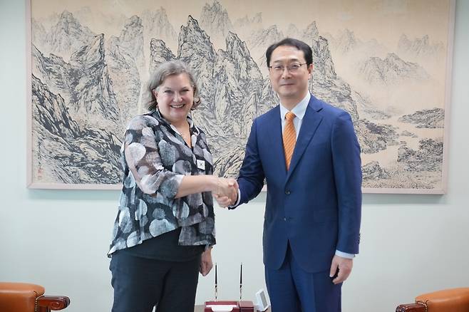 김건 외교부 한반도평화교섭본부장, 빅토리아 뉼런드 미국 국무부 정무차관과 회동 [외교부 제공]