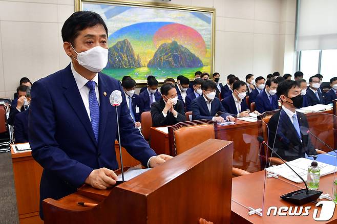 김주현 금융위원장이 28일 서울 여의도 국회에서 열린 정무위원회 전체회의에서 업무보고를 하고 있다. (공동취재) 2022.7.28/뉴스1 ⓒ News1 허경 기자