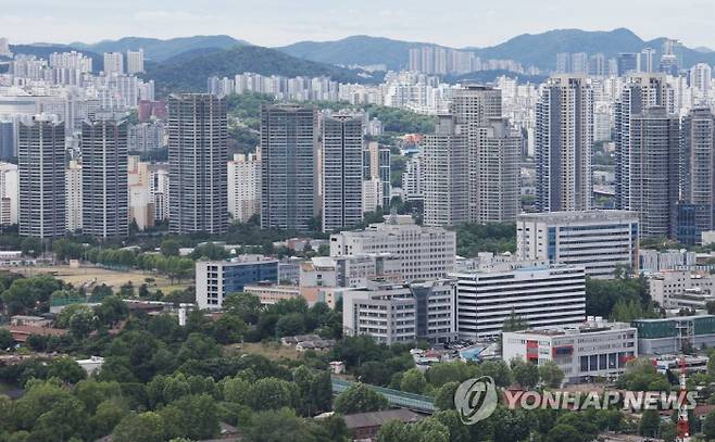 서울 남산에서 바라본 용산 대통령실 주변 아파트들. [사진 출처 = 연합뉴스]