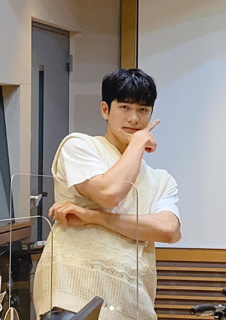 29일  MBC FM4U ‘정오의 희망곡 김신영입니다’에 출연한 강태오. ‘정오의 희망곡 김신영입니다’ 인스타그램 캡처.