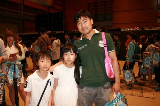 ▲아이들과 함께 행사를 즐기러 온 다정한 가족