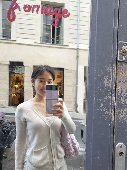 Lee Hye-sung, 30, a former announcer, announced his recent trip to Paris, France.On the 30th, Lee Hye-sung posted a picture on the Instagram saying, I was happy.In the photo, Lee Hye-sung is a mobile phone that shows himself reflected in a mirror, a comet who has tied his hair and enjoyed Paris in a comfortable outfit.Especially, the beauty of Lee Hye Sung was outstanding even in the modest decoration. The netizens responded Skin Queen and Pretty.On the other hand, Lee Hye Sung is appearing on cable channel tvN Never naked world history and comprehensive channel TV Manbok Restaurant.