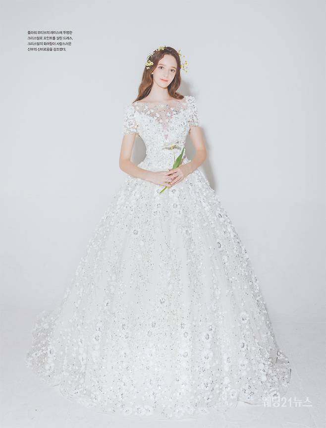 사진 : 웨딩드레스 마리레나 바이 블랑, 본점, 제주점, 인천점, 평택점, 포토그래퍼 정대철(아뜰리에 메르시1205), 모델 라니, 헤어 유미(뮤토) 메이크업 정지안(뮤토), 제품협찬 수야