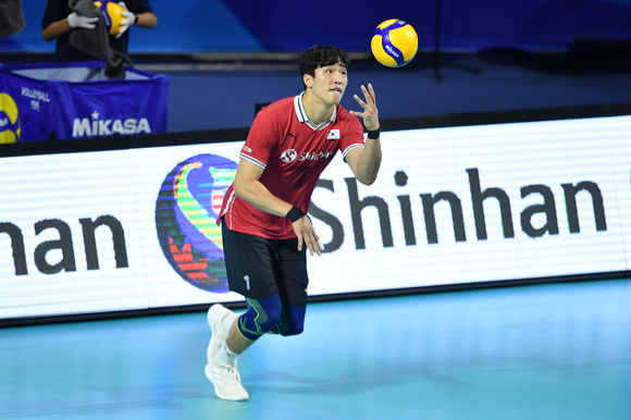 31일 서울 잠실학생체육관에서 한국과 체코의 2022 국제배구연맹(FIVB) 발리볼챌린저컵 3-4위전이 열린 가운데 임동혁이 서브를 시도하고 있다. [사진=대한민국배구협회(KVA)]