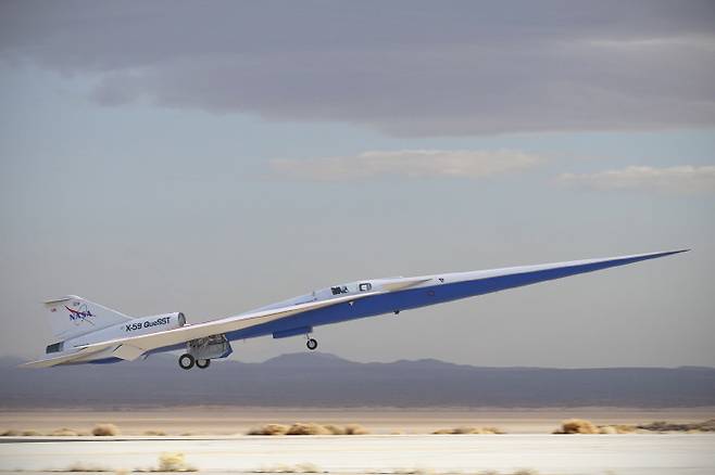 미국항공우주국(NASA)와 미국 방산업체 록히드마틴이 개발 중인 초음속 여객기 X-59. [사진 출처 = NASA]