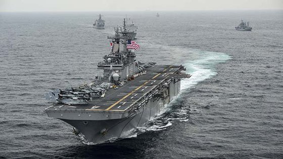 지난 2016년 쌍룡훈련에 참가한 미국 해군의 강습상륙함인 복서함이 항행하는 모습. [사진 미 해군]