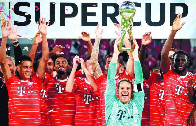 같은 날 독일축구협회(DFB) 슈퍼컵에서 우승한 바이에른 뮌헨 선수들이 기뻐하는 모습. EPA연합뉴스