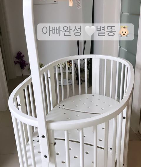Actor Jang Mi-inae has revealed his current situation ahead of Child Birth.Jang Mi-inae released a photo on July 31 with an article entitled Dads Wanseon, Stars.The picture shows the bed of the child to be born soon, and the expectation of the prospective parents about the child to be born is conveyed.Jang Mi-inae also revealed her wedding dress style, which is rich in design, and she is preparing hard for Child Birth and marriage.Meanwhile, Jang Mi-inae is set to hold a marriage ceremony with her businessman husband in the second half of the year; Jang Mi-inae is currently pregnant.Jang Mi-inae made his debut in the MBC drama Nonstop 4 in 2003 and appeared in New Employee, Rainbow Romance, Soulmate, Happy Woman, Crime Season 2 and I Want to See.