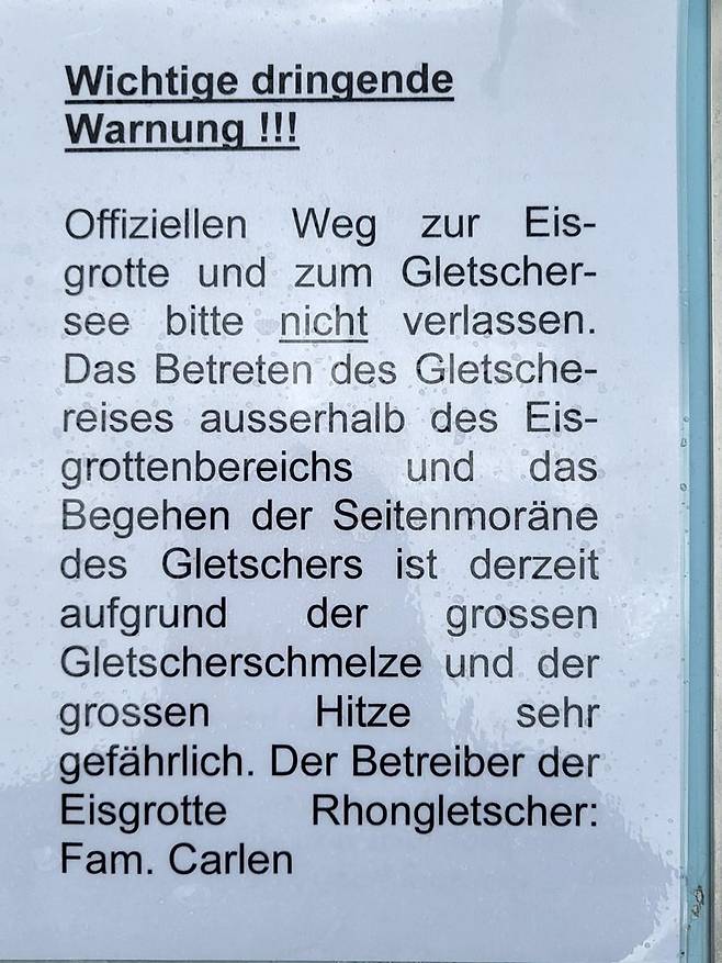 론 빙하에 붙어 있는 경고문 (발레[스위스]=연합뉴스) 안희 특파원 = 지난 7월 30일(현지시간) 스위스 발레주 론 빙하 곳곳에는 정해진 경로를 벗어난 채 걸어다니면 위험하다는 경고 글이 붙어 있다. 2022.7.30
 prayerahn@yna.co.kr