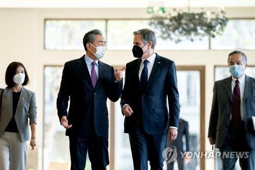 G20 외교장관회의에서 만난 토니 블링컨 미 국무장관과 왕이 중국 외교부장 [로이터=연합뉴스 자료사진. 재판매 및 DB 금지]