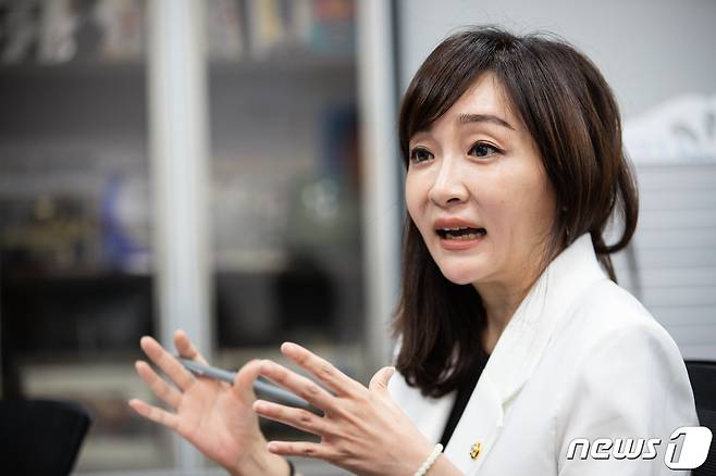 유정주 국회 여성가족위원회 더불어민주당 간사가 1일 서울 여의도 국회 의원회관에서 뉴스1과 인터뷰하고 있다. 2022.8.1/뉴스1 ⓒ News1 유승관 기자