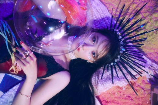 Girl group Girls Generation delivers healing and Cheerings MessageOn the 2nd, Girls Generation various SNSs released a new Teaser image of Forever One (FOREVER 1), a Regular 7th album by members Sunny and Im Yoon-ah.The two raised expectations for a comeback with colorful visuals.The 7th album Forever One, which will be released at 6 pm on the 5th, will feature 10 new songs in various moods, including the title song Forever One.The song Mood Lamp is an R & B song that gives a warm atmosphere to the guitar playing that echoes softly.The lyrics likened to the scene where the mood lamp lights the bedside to protect the precious person from the darkness give healing sensibility.In addition, Paper Plane is a medium tempo pop song that gives a light flux synth to a heavy base.The lyrics include the message of a warm Cheering, expressing the endless challenge to the dream by the paper airplane.Girls Generation Regular 7th album Forever One will be available on the 8th.