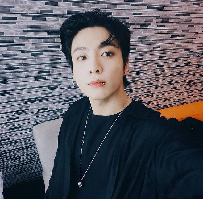 전정국 탄생일이올시다♥ 방탄소년단 정국, 쏟아지는 생일 서포트..축제 분위기 '후끈'