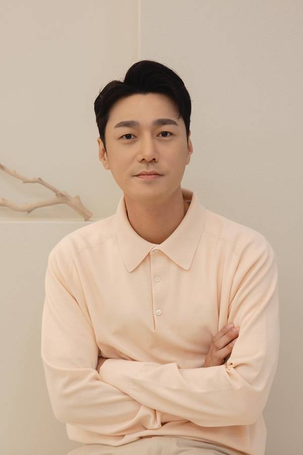 최영준이 `우리들의 블루스`로 인생 캐릭터를 갈아치웠다. 제공ㅣ더블케이필름앤씨어터