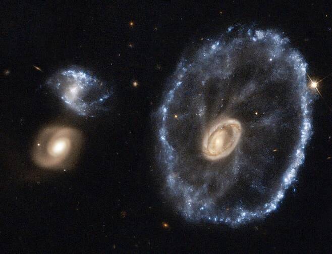 허블 우주망원경이 2018년에 포착한 수레바퀴 은하 이미지  [ESA/Hubble & NASA 제공/ 재판매 및 DB 금지] photo@yna.co.kr