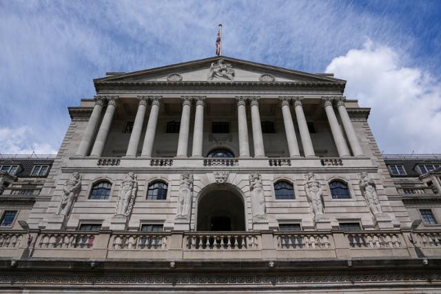 영국 중앙은행인 잉글랜드은행이 4일 기준금리를 1.25%에서 1.75%로 0.5%포인트 인상하는 빅스텝을 단행했다. 런던=로이터 연합뉴스