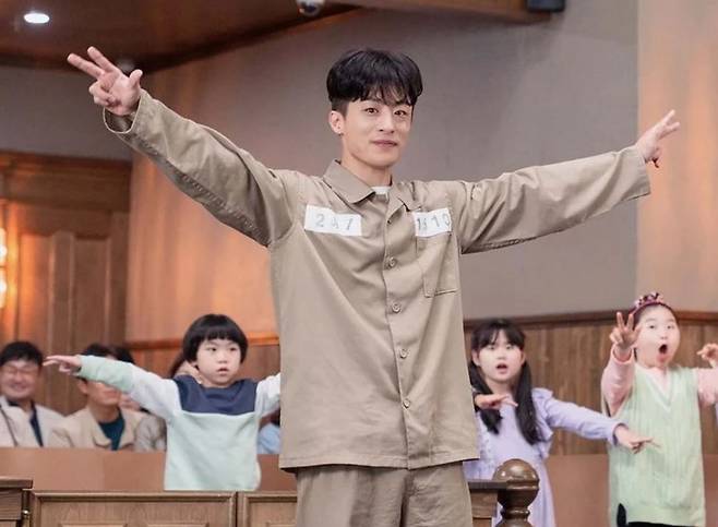 ENA 드라마 ‘이상한 변호사 우영우’에서 극중 어린이 해방군 총사령관 '방구뽕' 역할로 출연한 배우 구교환. [나무액터스]