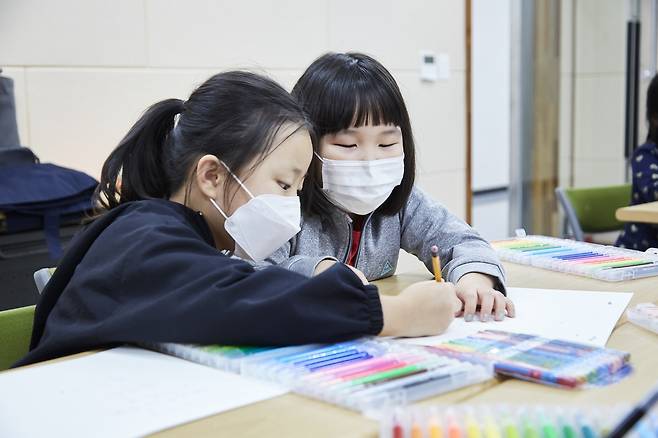 미술 활동 하는 어린이들 [강원도교육청 제공. 재판매 및 DB 금지]