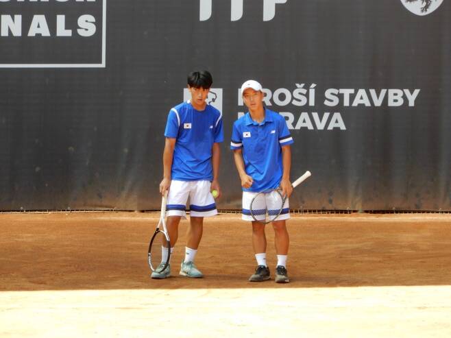 한국 테니스 14세부 남자 대표팀 조세혁(왼쪽)과 도겸.(대한테니스협회 제공)ⓒ 뉴스1