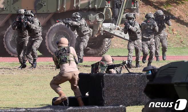 32사단 장병들이 아미 타이거(Army Tiger) 작전을 시연하고 있다. (자료사진) 2021.10.13/뉴스1 ⓒ News1