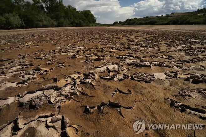 가뭄으로 바닥이 드러난 리오그란데강 [AP 연합뉴스 자료사진. 재판매 및 DB 금지]