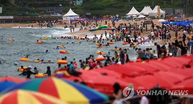 속초해수욕장 피서객 [연합뉴스 자료사진]