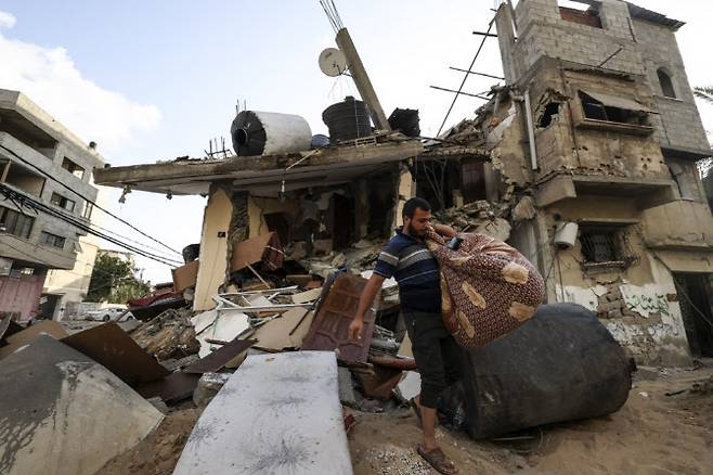 이스라엘 공습으로 무너진 가자지구 가옥(사진=AFP)