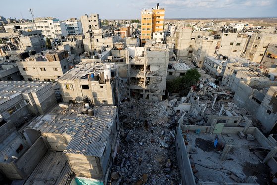 폭격 당한 7일 팔레스타인 가자 지구 전경. 로이터=연합뉴스