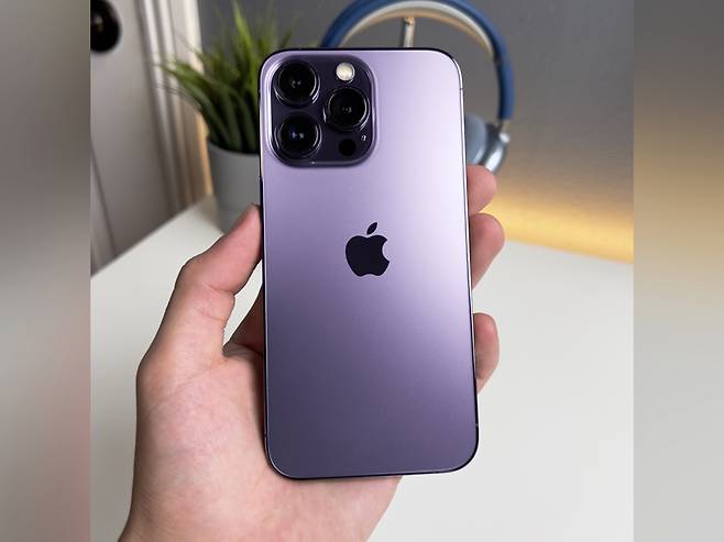 애플 아이폰14프로 퍼플 예상 이미지. [트위터(@theapplehub)]