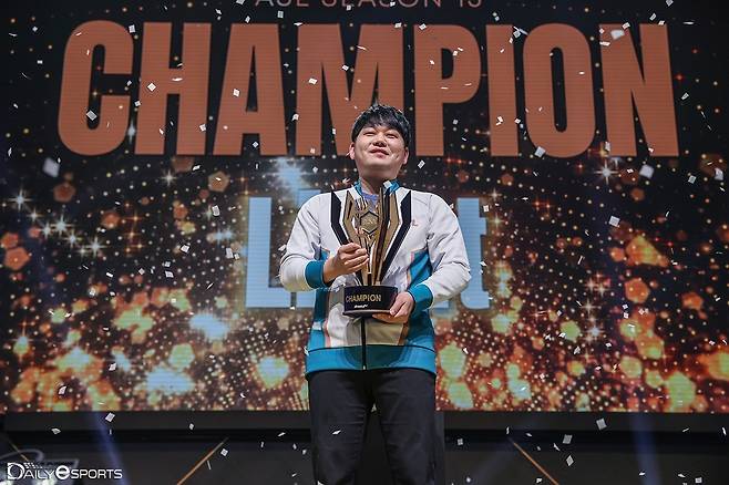 ASL 시즌13 우승자인 이재호.